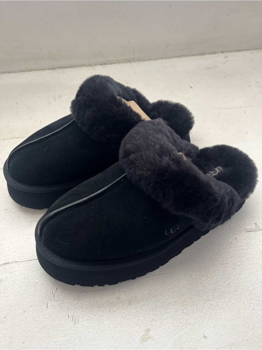 NIB UGG Disquette Black Suede Shearling-Lined Slip-On Slippers